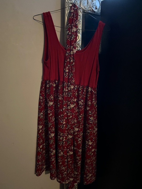 Dresses & Skirts - Red Floral Sleeveless Midi Dress